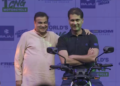 Nitin Gadkari Unveils World’s First CNG Bike by Bajaj Auto, Marking a Milestone in Eco-Friendly Transportation